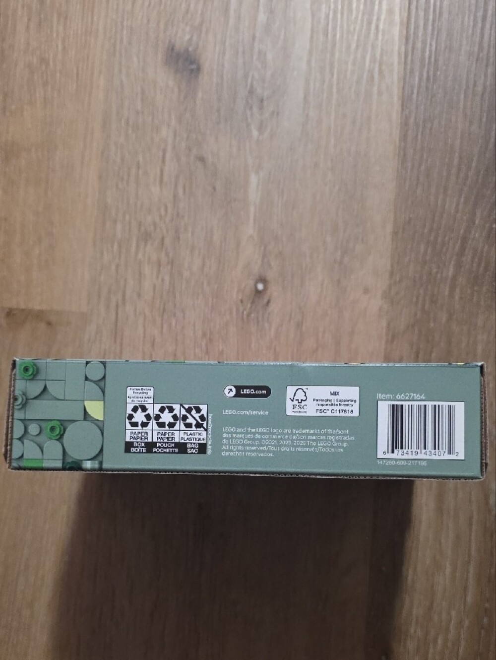 LEGO Roses Botanical Collection Building Set 40460 - Picture 4 of 4